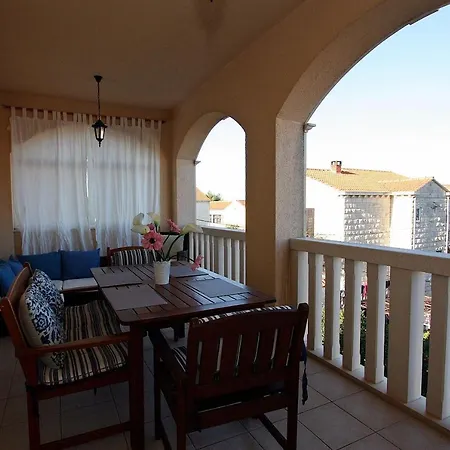Apartament Mara *