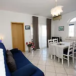 Mara * Supetar